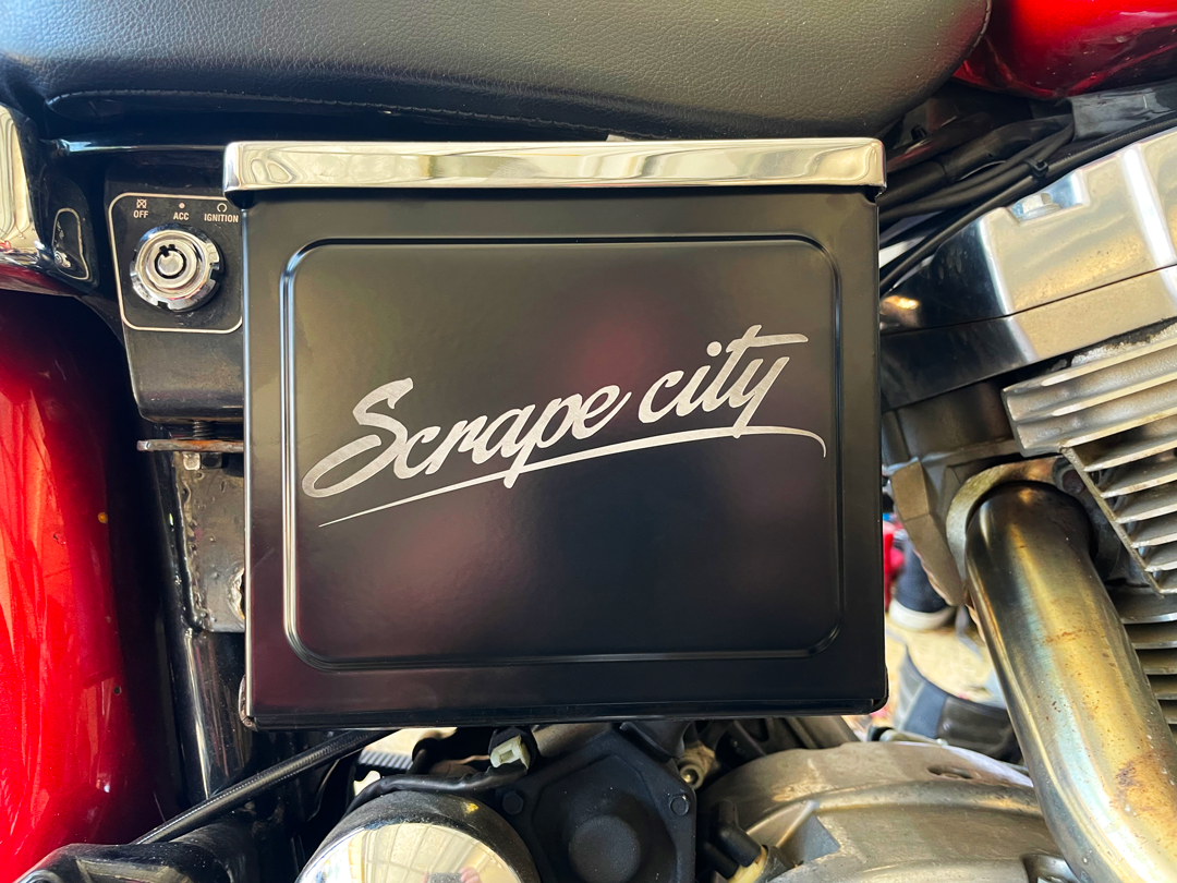 Harley dyna battery online cover